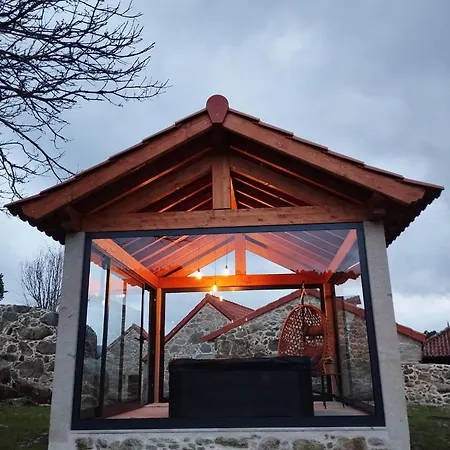Casas Japoneiras 파레드스 드 코라